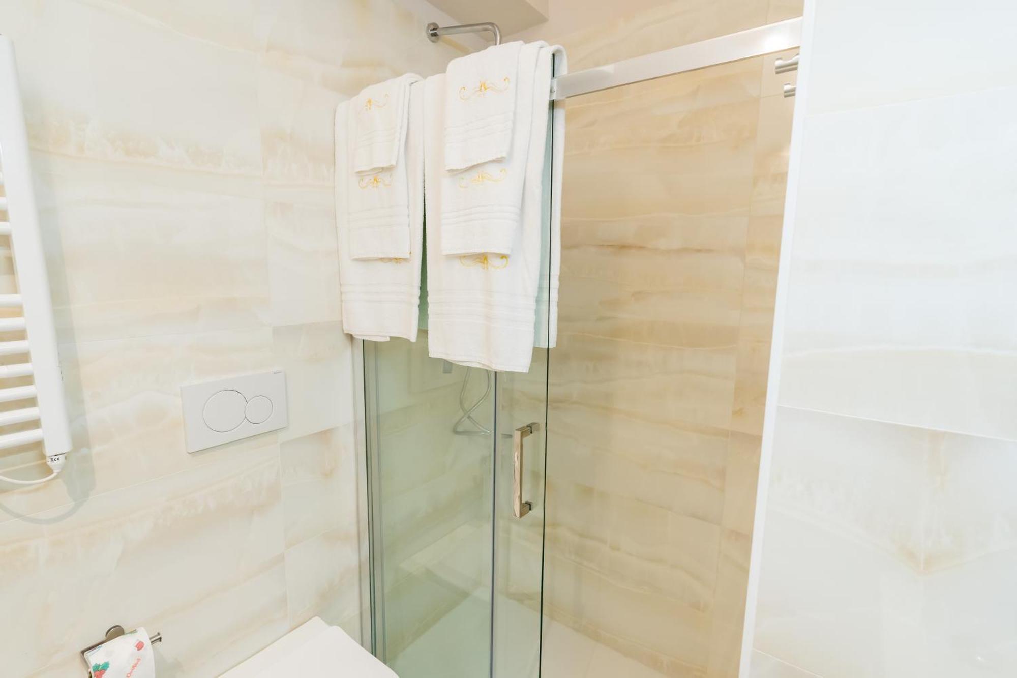 Palmanova Suites Милано Екстериор снимка