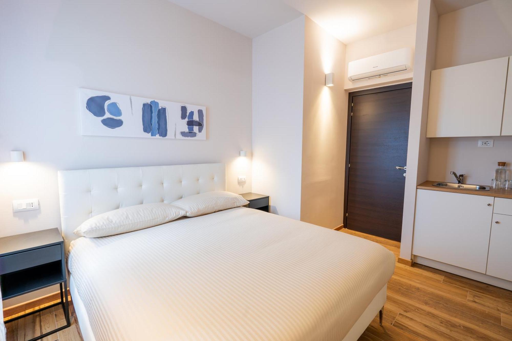 Palmanova Suites Милано Екстериор снимка
